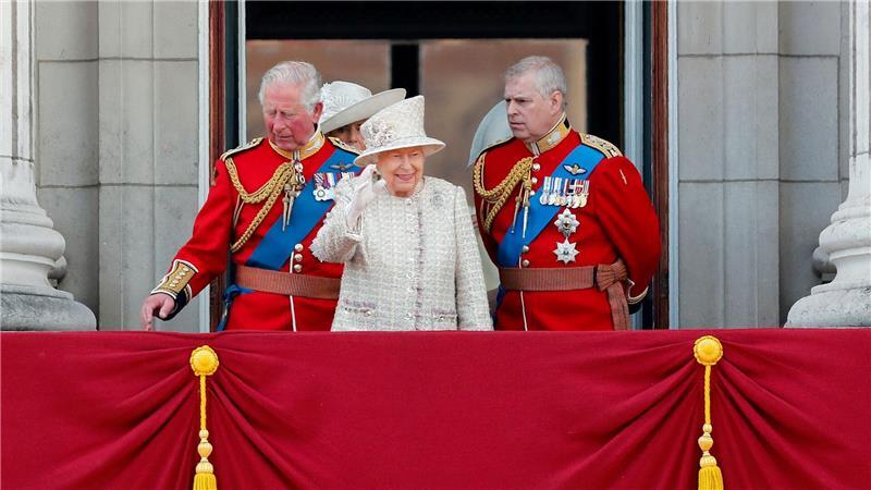 Der König greift durch: Prinz Andrew verliert seine Titel Andrew (r.) galt als Lieblingssohn der - inzwischen verstorbenen - Queen. (Archivbild)