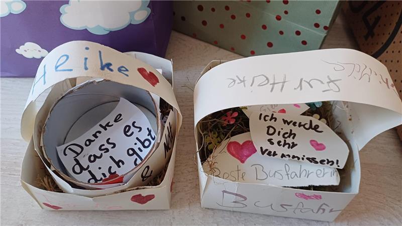 KVG Stade: Busfahrerin Heike Holst zählt zu den Top 30 in Deutschland Anerkennung für ihre Arbeit bekommt Heike Holst auch von ihren kleinen Fahrgästen: Diese Geschenke haben Kinder gebastelt.