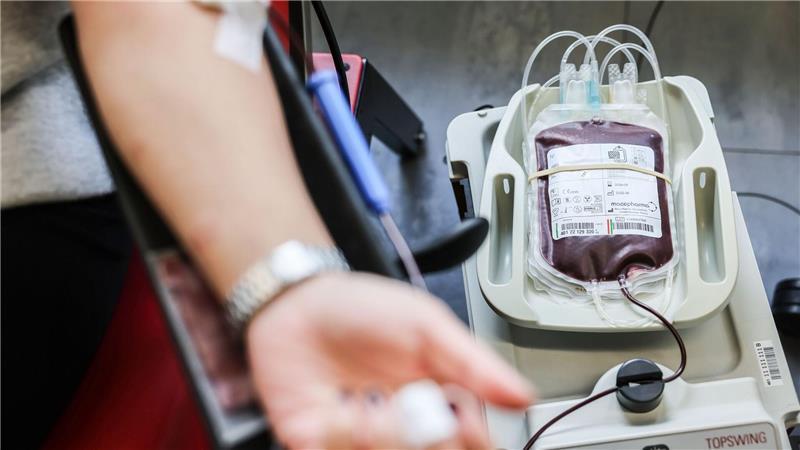 Anette Hell, Fachärztin für Transfusionsmedizin an den Elbe Kliniken Stade-Buxtehude, rät: „Wer kann, spende Blut. Es kann Leben retten.“