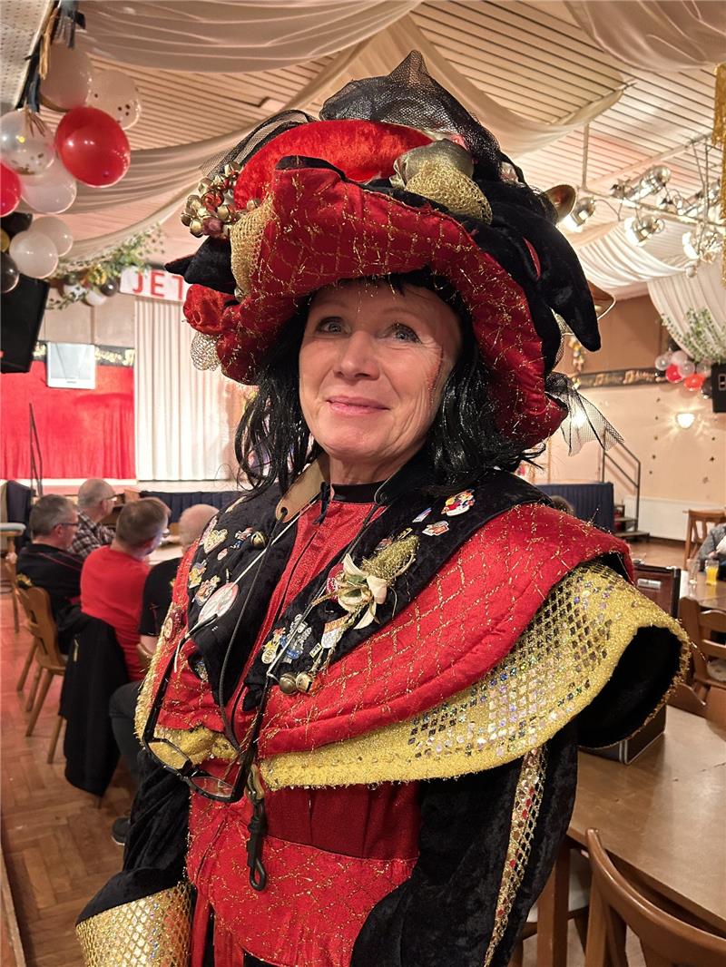 Faschingsclub Oldendorf ist zurück auf der Bühne Anette Uhlendorf spielt Saxophon bei den Krachmokern Oldendörp. Foto: Klempow