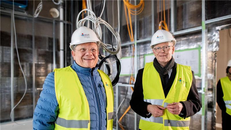 Anfang 2027 sollen die Bauarbeiten für das Herz-Notfall-Zentrum fertig sein. Ab dem Sommer 2027 sollen Patienten aufgenommen werden.