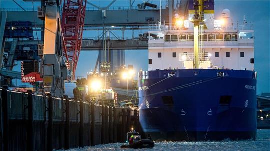 Anfang November 2020 hatte das Spezialschiff „Pacific Grebe“ mit sechs Castor-Behältern mit hochradioaktivem Atommüll an Bord an der Nordenhamer Midgard-Pier festgemacht.