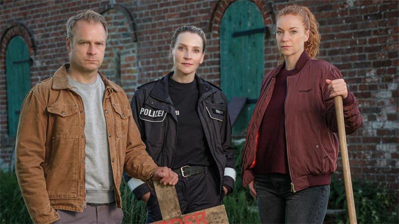 Krimireihe „Nord bei Nordwest“: Kein ganz normaler Einbruch Anfangs scheint klar: Hier ist ein Einbruch gehörig schiefgelaufen und eine frische Witwe weint.