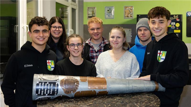 Swipen war gestern - Tröten ist heute Angehende 20-Jährige organisieren das Ausrufen der Paare.