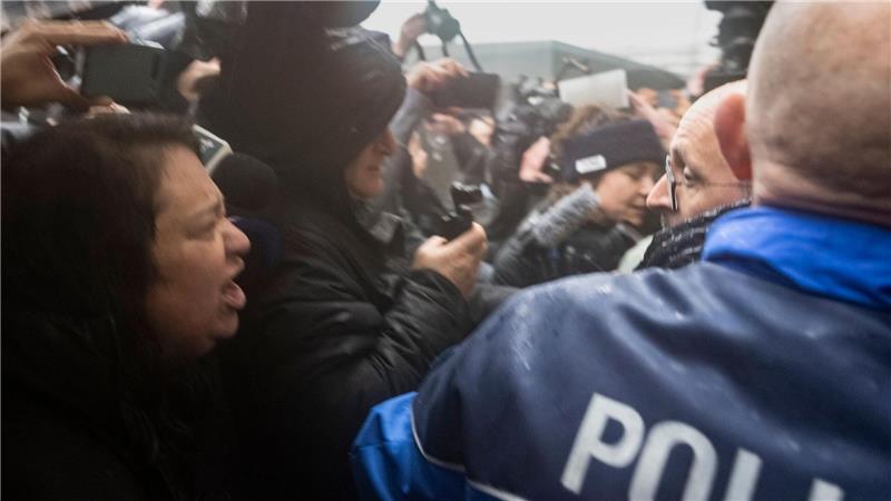 Trauer, Wut, Vorwürfe nach Brand-Inferno von Crans-Montana Angehörige konfrontieren Barbesitzer Moretti mit Wut und Trauer. (Archivbild)