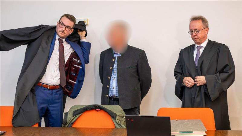 Angeklagt sind vor dem Landgericht München II zwei Bahnmitarbeiter unter anderem wegen fahrlässiger Tötung.