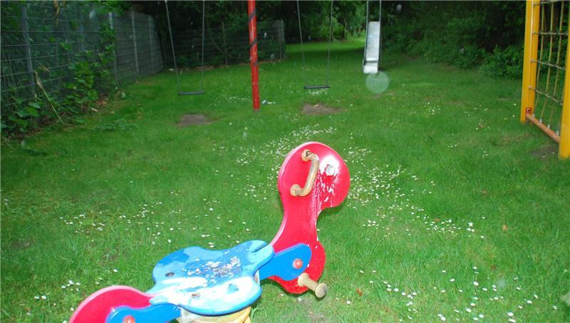 Angekokelt und defekt: Der Spielplatz am Giesenweg soll für Jugendliche attraktiver gestaltet werden.