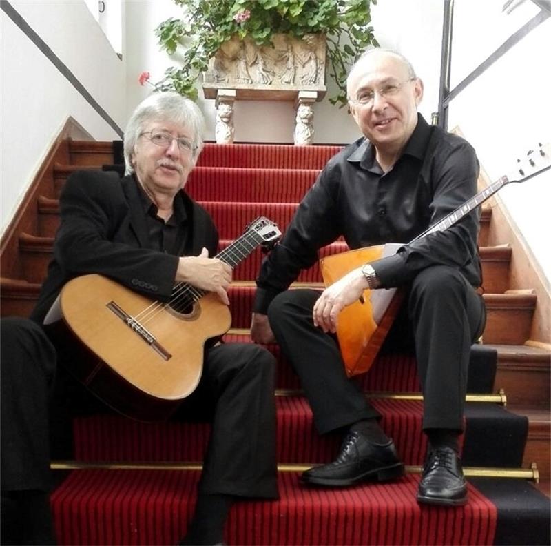 Angel Garcia Arnés und Alexander Paperny spielen im Theater im Hinterhof.