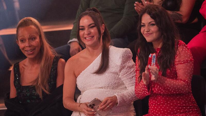 Kelly-Spross tanzt bei „Let’s Dance“ allen davon Angela Ermakova (l-r) und die beiden hochschwangeren Profitänzerinnen Renata Lusin und Christina Hänni.
