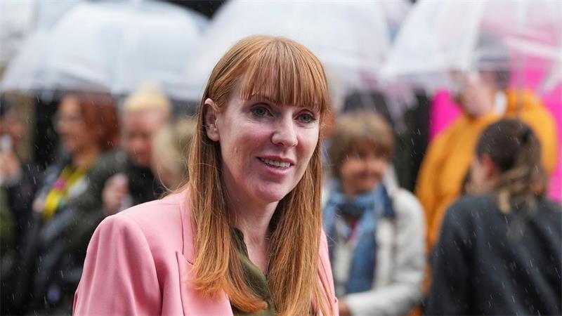 Burnham startet mit Überraschungen im Kabinett Angela Rayner ist wieder im Kabinett. (Archivbild)