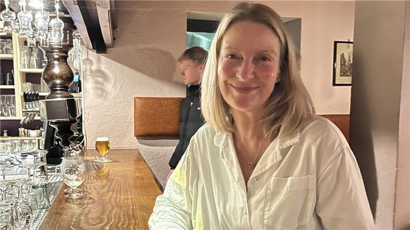 Auf Kneipentour: Eine überraschend lange Nacht in Stade Angela Scholz, Inhaberin des Fuerkiek in Stade.