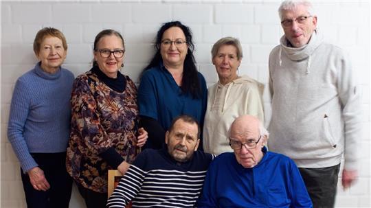 Angelika Behrmann, Leea Lauri-Gaulke, Peggy Grützke Waltraud Rink und Rolf Peters (von links). Vorne Klaus Rink und Uwe Labusga.