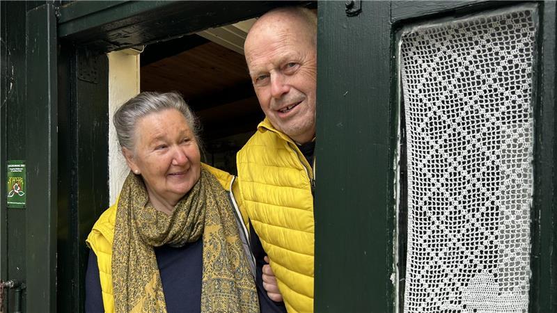 Angelika und Hans-Heinrich Vollmers laden zur letzten Saison in ihr Gartencafé in Himmelpforten.