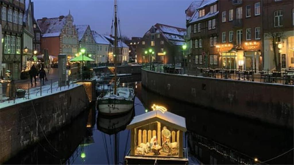 Angelina Freiherr hat die weihnachtsliche Stimmung im Stader Stadthafen eingefan...