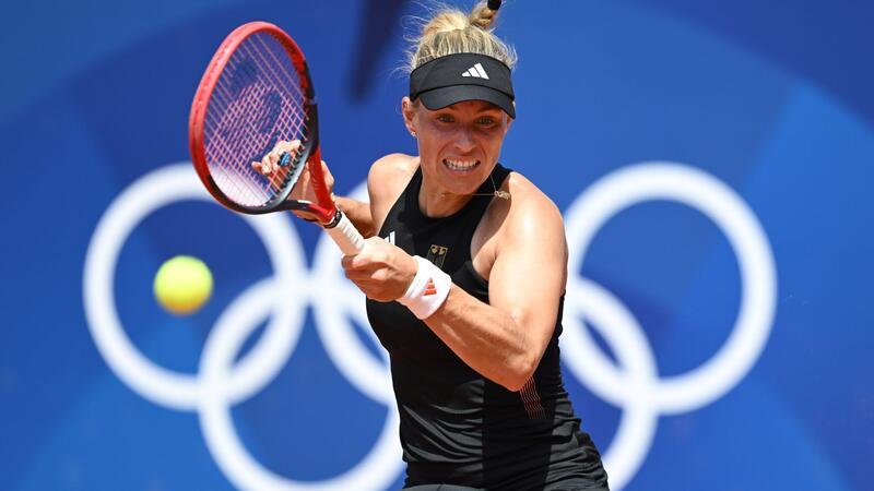 Angelique Kerber verblüfft in Paris.