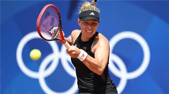 Angelique Kerber verblüfft in Paris.