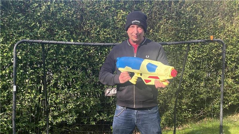 Angesichts der politischen Lage spricht sich Daniel nicht per se gegen die Wehrpflicht aus. Persönlich könnte er einen Kriegseinsatz nur schwer mit seinem Gewissen vereinbaren, sagt er.