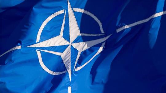 Angesichts des russischen Angriffskriegs gegen die Ukraine hatte Schweden im Mai 2022 gemeinsam mit Finnland die Nato-Mitgliedschaft beantragt. Finnland wurde Anfang April vergangenen Jahres als 31. Mitglied im Bündnis willkommen geheißen.