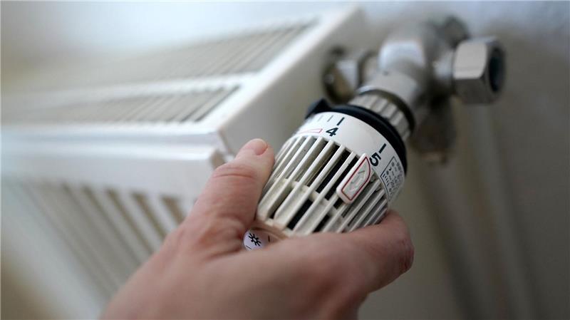 Angesichts steigender Öl- und Gaspreise fordert der Sozialverband Hamburg einen Ausgleich für Menschen mit geringem Einkommen. (Symbolbild)