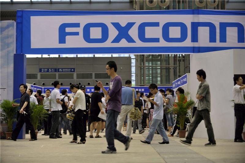 Foxconn will Investitionen in Indien verdoppeln Angestellte eines Foxconn-Werkes.