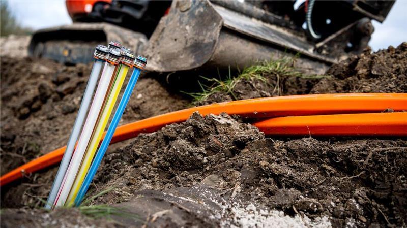 Angriffe auf die Infrastruktur, hier Glasfaserkabel, sind eine Gefahr für Wirtschaft und Gesellschaft. (Archivbild)