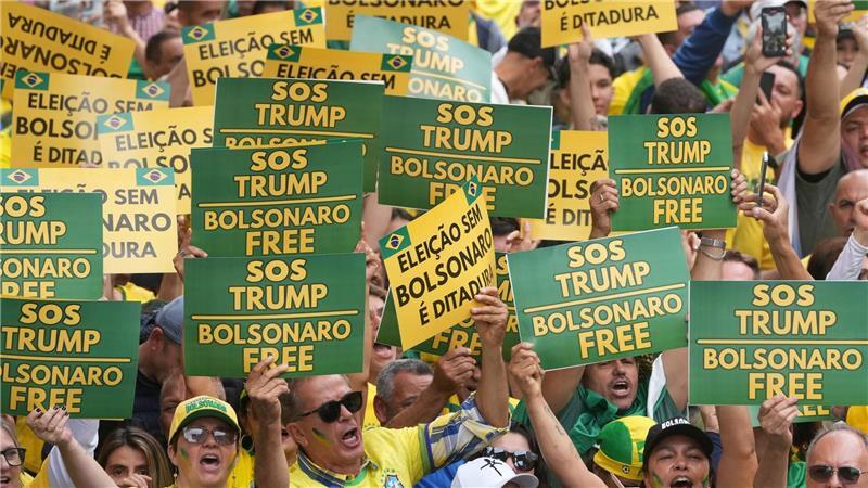 Anhänger Bolsonaros protestieren gegen den Prozess. (Archivbild)
