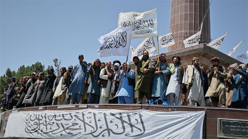 Anhänger der Taliban-Regierung feiern den fünften Jahrestag der Machtübernahme in Kabul.