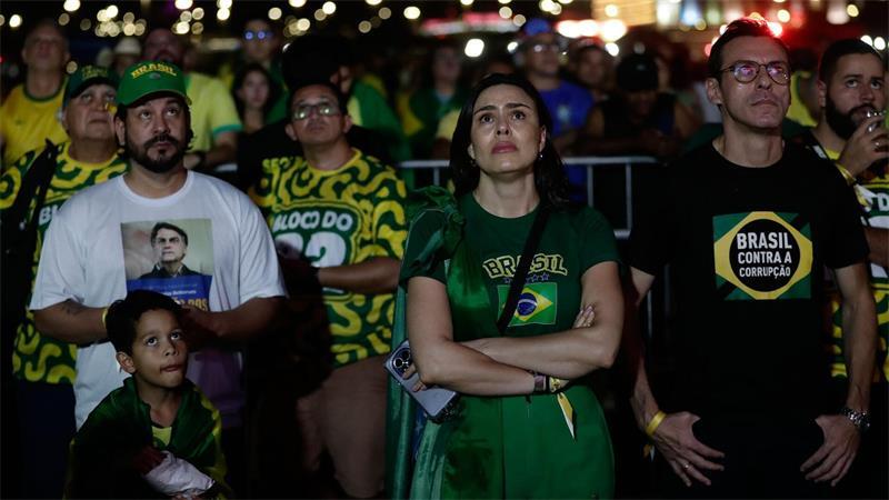 Lula gewinnt Wahl in Brasilien - Bolsonaro protestiert Anhänger des rechten Herausforderers Flávio Bolsonaro reagierten fassungslos.