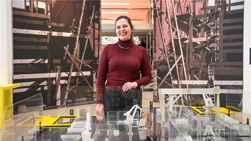 Schiffsrecycling: Eine junge Frau und das Ende von dicken Pötten Anja Binkofski arbeitet für ihre Promotion am Deutschen Schifffahrtsmuseum in Bremerhaven und beschäftigt sich mit Schiffsrecycling.