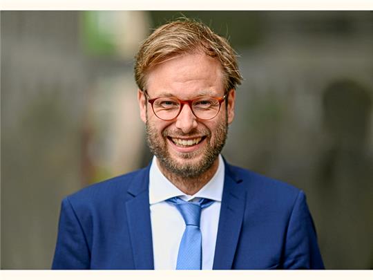 Anjes Tjarks (Bündnis 90/Die Grünen), Senator für Verkehr und Mobilitätswende, bei der Übernahme der Verkehrsbehörde. Foto: Heimken/dpa