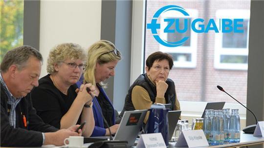 Anke Lindszus (re.) ist die Fraktionsvorsitzende der AfD im Stader Kreistag und im Rat der Stadt Buxtehude.