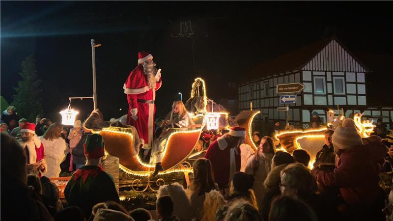 Lichterglanz, Weihnachtsstube und Kamel: Das bietet der Christkindmarkt Ankunft des Weihnachtsmanns: Wie der Weihnachtsmann in diesem Jahr anreist, bleibt bis zur Markteröffnung noch geheim.