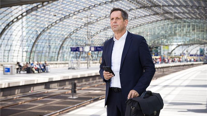 Mit Olaf Lies im ICE nach Berlin Ankunft in Berlin: Lies vermisst in der Bundespolitik das „Zielbild“.