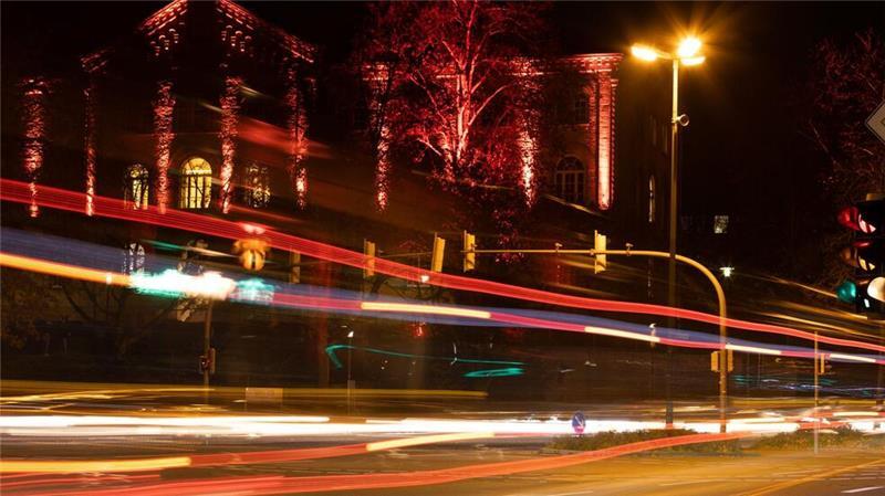 Anlässlich des Orange Day werden auch viele Gebäude orange angestrahlt. (Archivfoto)