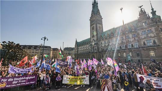 Anlässlich des Weltfrauentages gibt es mehrere Demonstrationen in Hamburg.