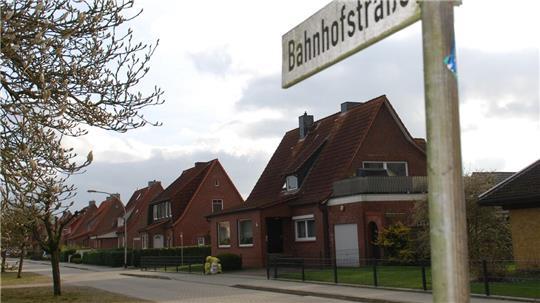 Anlieger der Bahnhofstraße in Apensen sind in Sorge über mögliche Straßenausbaubeiträge.
