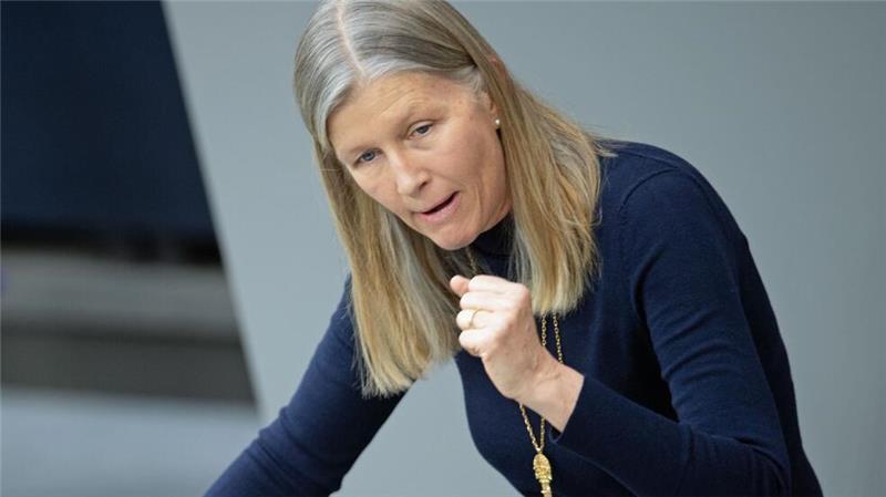 Ann-Veruschka Jurisch (FDP) fordert das Bundesinnenministerium auf, die Digitalisierung voranzutreiben beim Bundesamt für Migration und Flüchtlinge (Bamf), auch was die Zusammenarbeit mit den Ausländerbehörden betrifft.