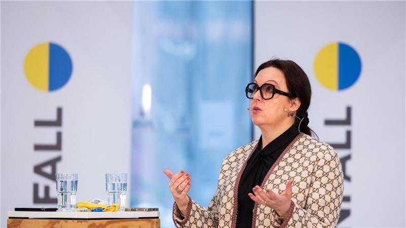 Anna Borg spricht am Hamburger Vattenfall-Standort zu Mitarbeitern. 