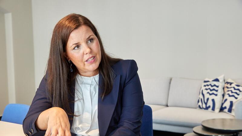 Hamburg bleibt mit Stiftung Nummer 1500 Stiftungshauptstadt Anna Gallina gibt in ihrem Büro ein Interview.