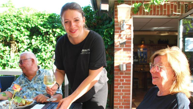 Kiek In: Romantische Abende mit Grill-Büfett in Ahrenswohlde Anna Schomaker Barndt mit ihrer Mutter Kirsten.