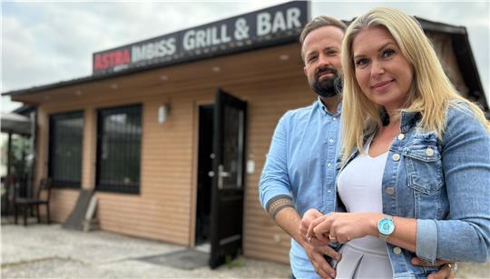 Anna und Peter Bork wollen aus dem alten Imbiss an der B73 ein Café machen.
