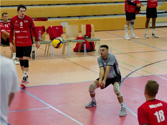 Annahmespezialist: Am 9. September hatte Feizollahi seinen ersten öffentlichen Auftritt im Trikot der Volleyball Bisons Bühl in der 2. Bundesliga Süd. Foto: Verein/nomo