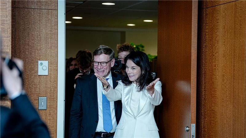 Annalena Baerbock, Präsidentin der Generalversammlung der Vereinten Nationen, und Bundesaußenminister Johann Wadephul treffen sich am Rande der Generaldebatte der UN-Vollversammlung in New York im Büro der Präsidentin. 