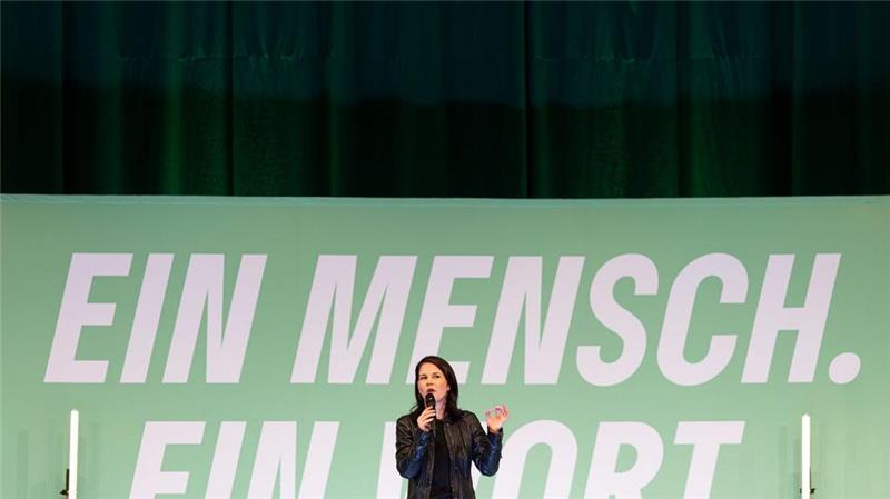 Annalena Baerbock spricht während einer Wahlkampfveranstaltung im Hannover Congress Centrum.