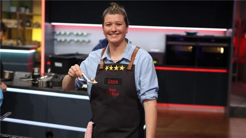 „The Taste“-Drama: Zerreißprobe für Anne Brandes aus Cuxhaven Anne Brandes zeigt den Löffel, der letztlich den entscheidenden Unterschied machte.