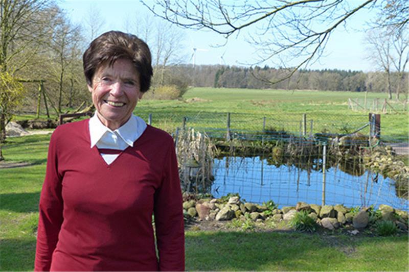 Anne Lindemann mit dem Terminkalender. Sie ist viel in Bewegung, aber zu Hause heißt es: In der Ruhe liegt die Kraft. Foto Eidtmann