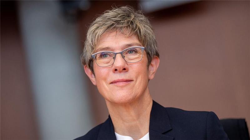 Afghanistan: Scholz lobt Maas für Rücktrittsangebot Annegret Kramp-Karrenbauer (CDU) hat sich im Dezember 2021 aus der aktiven Politik zurückgezogen.