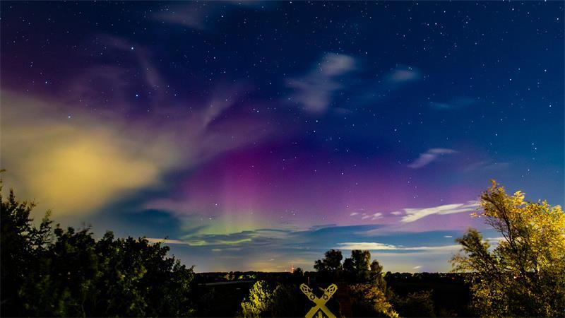 Polarlichter-Saison gestartet: Die Fotos der TAGEBLATT-Leser Annegret Schuback hat die Polarlichter über Jork gesehen.