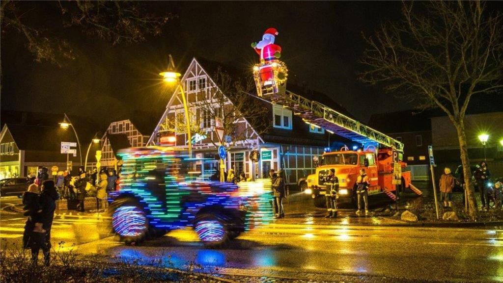 Annegret Schuback hat uns Fotos von der Lichterfahrt geschickt.