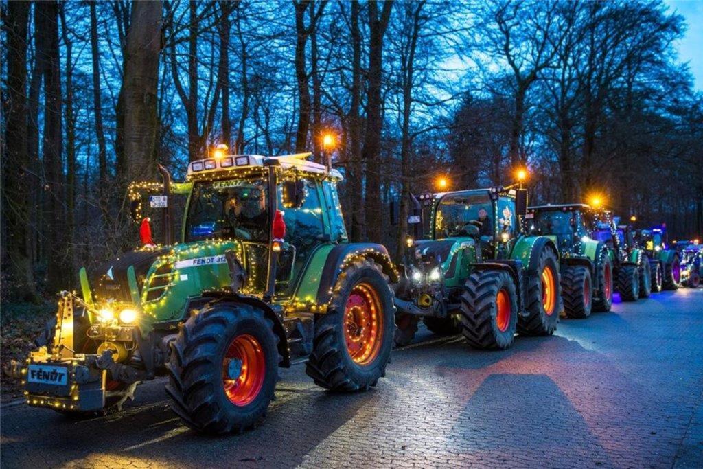 Annegret Schuback hat uns Fotos von der Lichterfahrt geschickt.